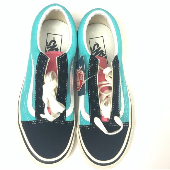 Vans OLD SKOOL Unisex Sneakers Round Toes Athletic Trainers 6 Woman / 4.5 Men - Picture 2 of 11